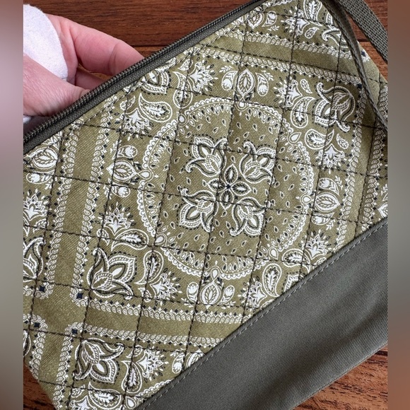 NWOT Land's End Quilted Pocket Wristlet Snap Front Pocket Zipper Close / Olive - Picture 10 of 10